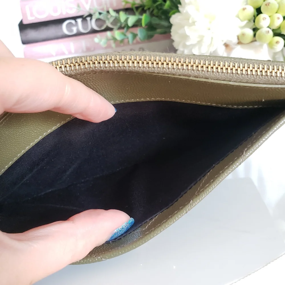 Authentic Pre-owned Yves Saint Laurent Grain De Poudre Bill Pouch Clutch - Picture 8 of 13